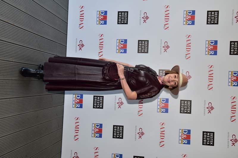 Maye Musk  �stanbul�da �lham Veren Bulu�malara �mza Att� 